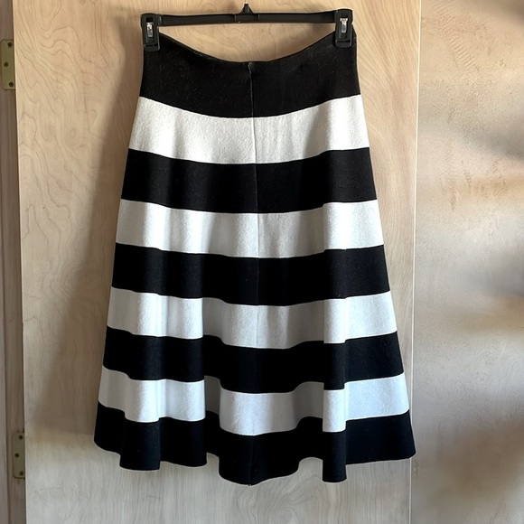RVN Skirt Jacquard Knit Black White Stripe Women’s Sz: L - Picture 13 of 13